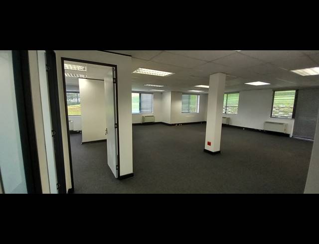 210M² OFFICE TO LET IN BRYANSTON